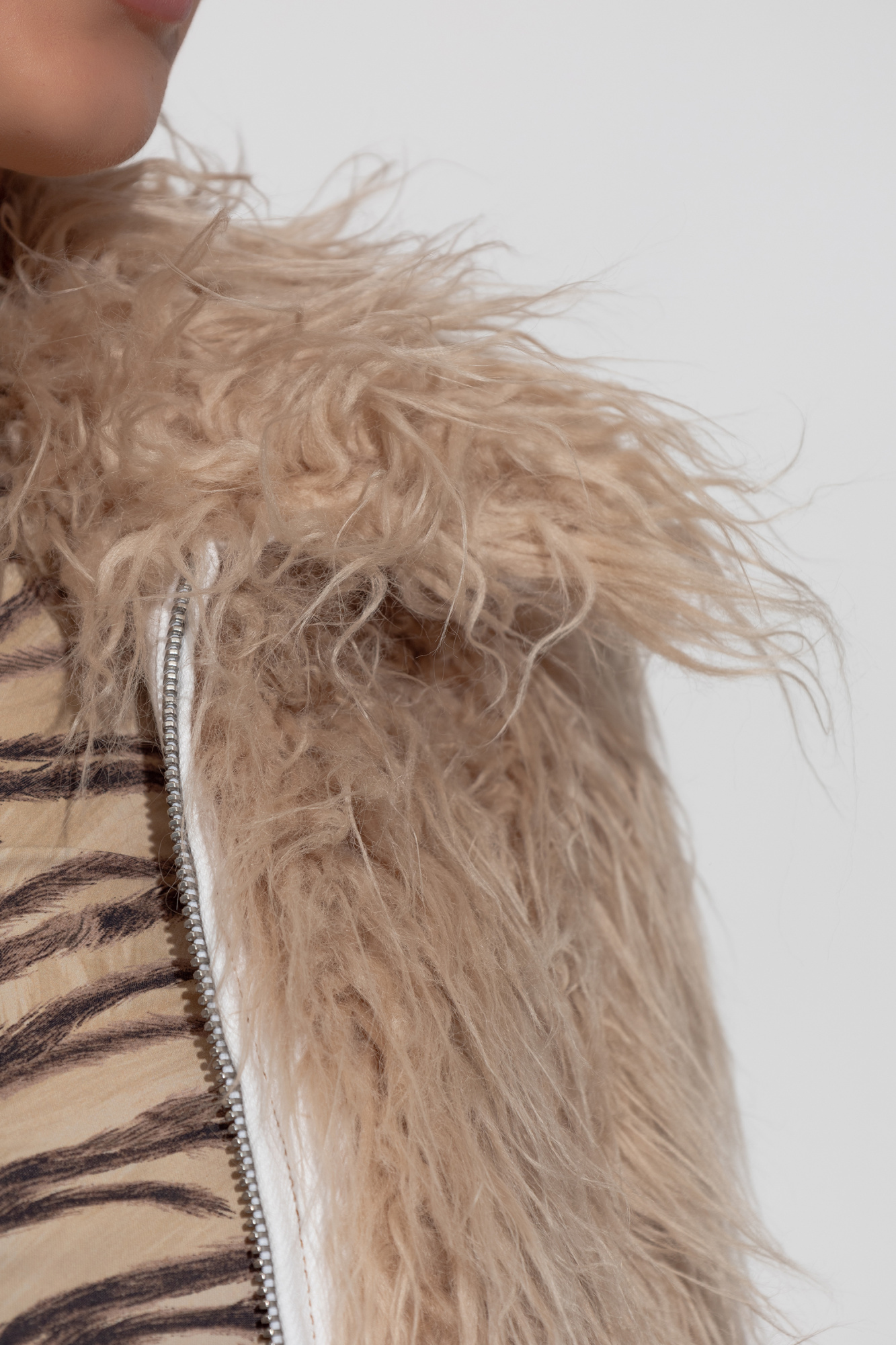 Dries Van Noten Jacket Vangel finished with faux fur